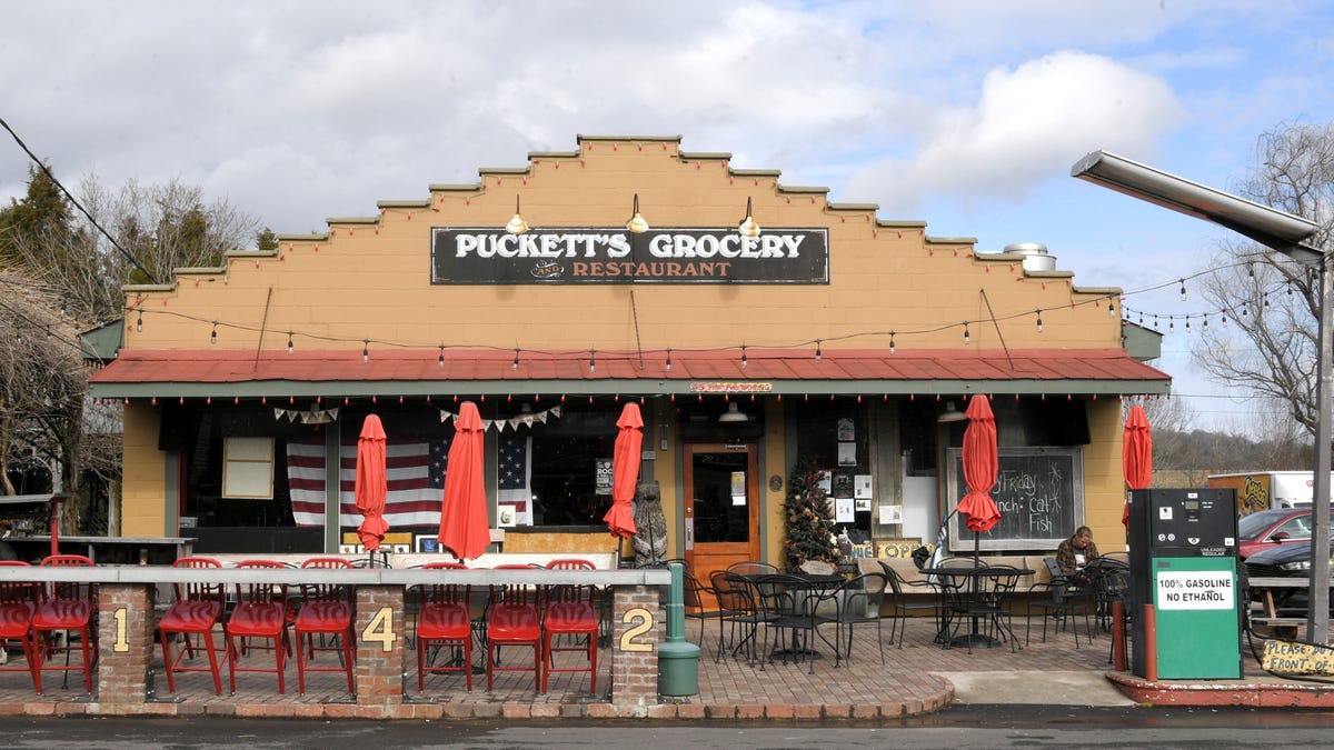 c773e835-3b58-452a-8883-03f3a96ee8f0-pucketts-02